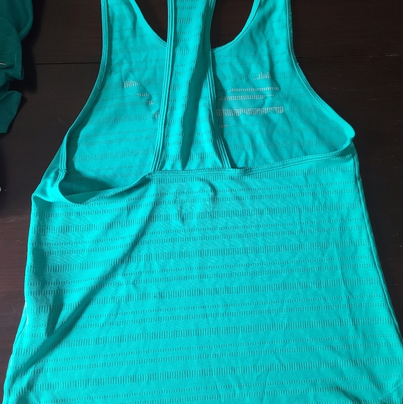 Puma top - Picture 2 of 2